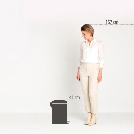 Brabantia NewIcon Treteimer – 12 l – Edelstahl, rund – Beige
