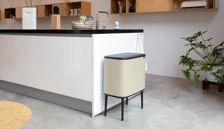 Brabantia Bo Touch Bin Soft Papierkorb – 36 l – mit Deckel, Kunststoff, Beige – B × H × T 540 × 680 × 312 mm