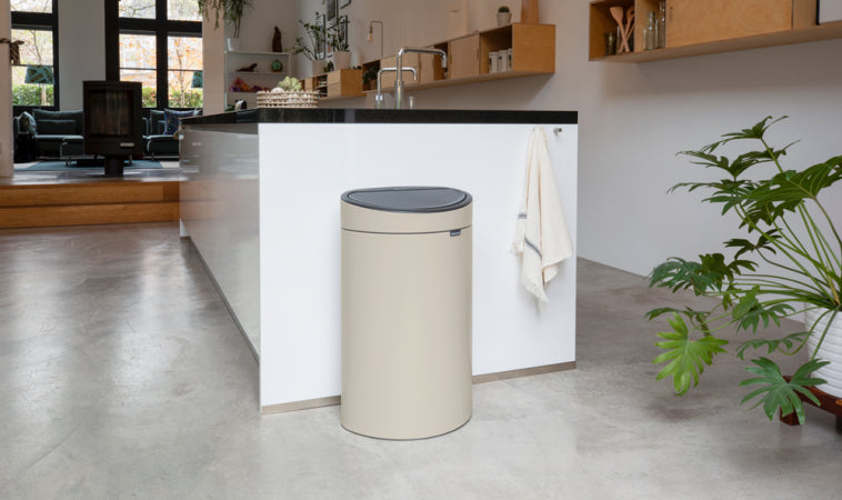 Brabantia Touch Bin New Abfalleimer – 40 l – mit Deckel – Edelstahl – B × H × T 435 × 727 × 302 mm