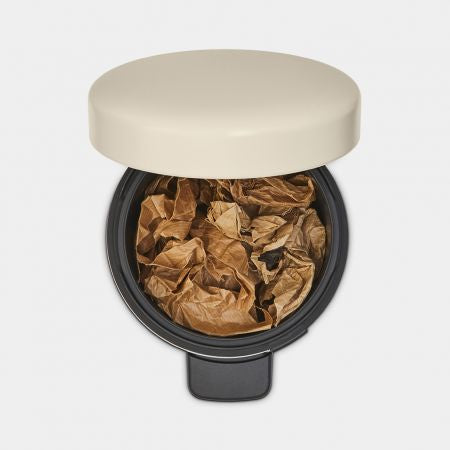 Brabantia NewIcon Treteimer – 3 l – Edelstahl, rund – Anti-Rutsch-Basis