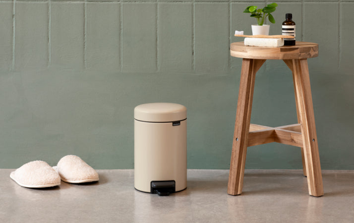 Brabantia NewIcon Treteimer – 5 l – Edelstahl, Rund – Beige