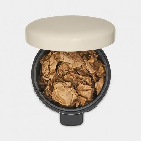 Brabantia NewIcon Treteimer – 5 l – Edelstahl, Rund – Beige