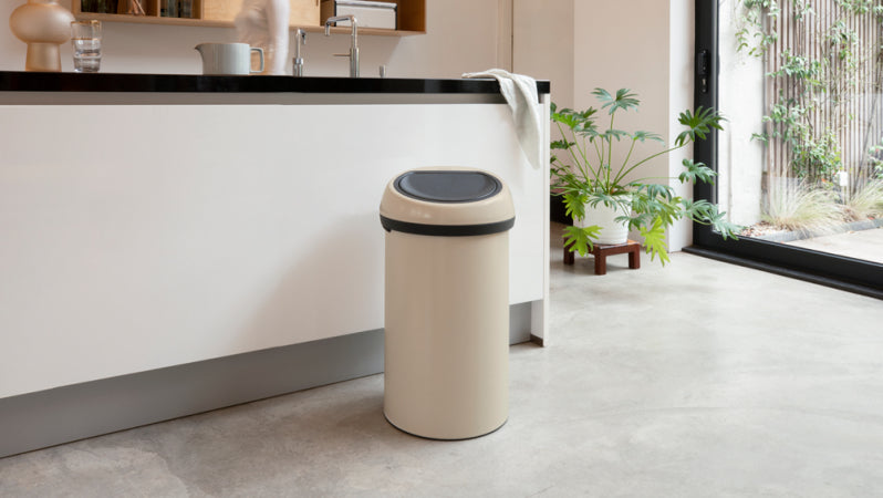 Brabantia Abfallcontainer – 60 l – mit Deckel – Edelstahl – Ø 400 × H 710 mm