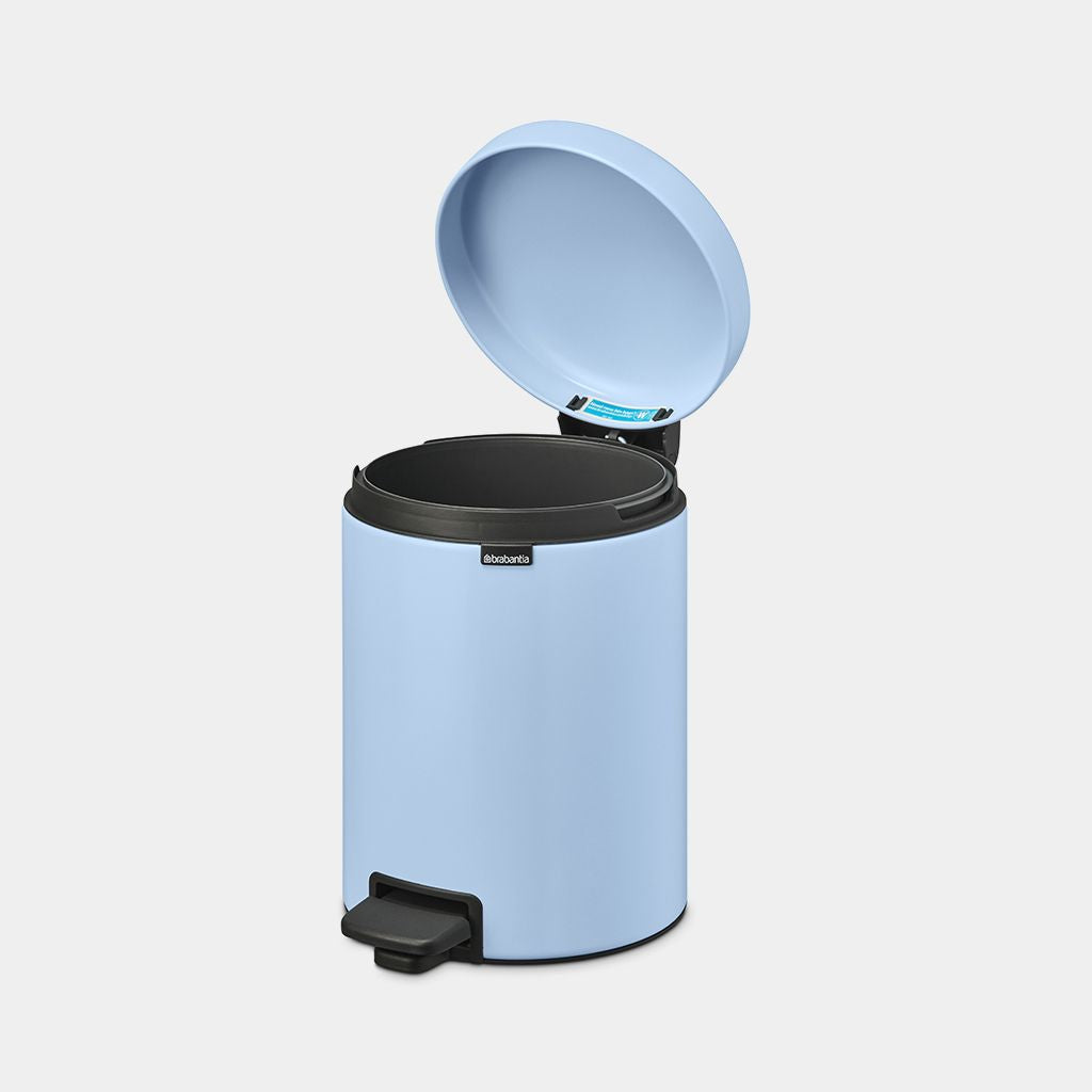 Brabantia NewIcon Treteimer – 5 l – Edelstahl, Rund – Blau