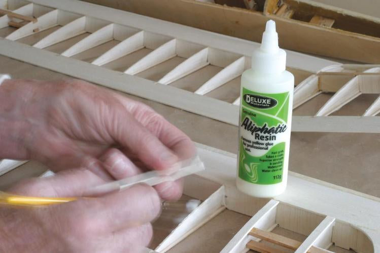 Deluxe Materials Aliphatischer Harz Kontaktkleber AD9 – gelb – 500 g – für Holz