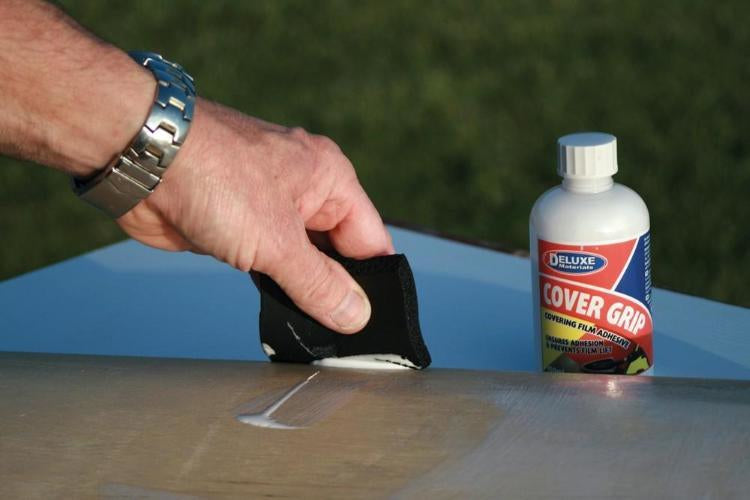 Deluxe Materials Vielzweckkleber AD22 – weiss – 150 ml – für Kunststoff
