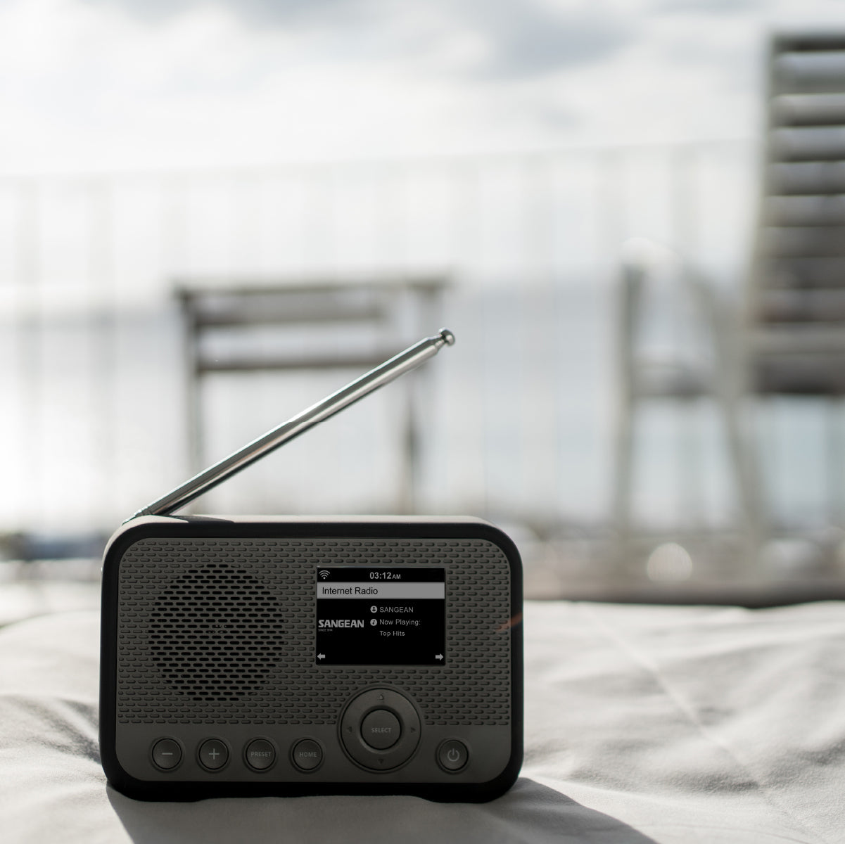 Sangean WFR-39 – Tragbares DAB+ Radio, Internetradio, DAB+/UKW, WLAN, 2'600 mAh Akku – Schwarz/Grau