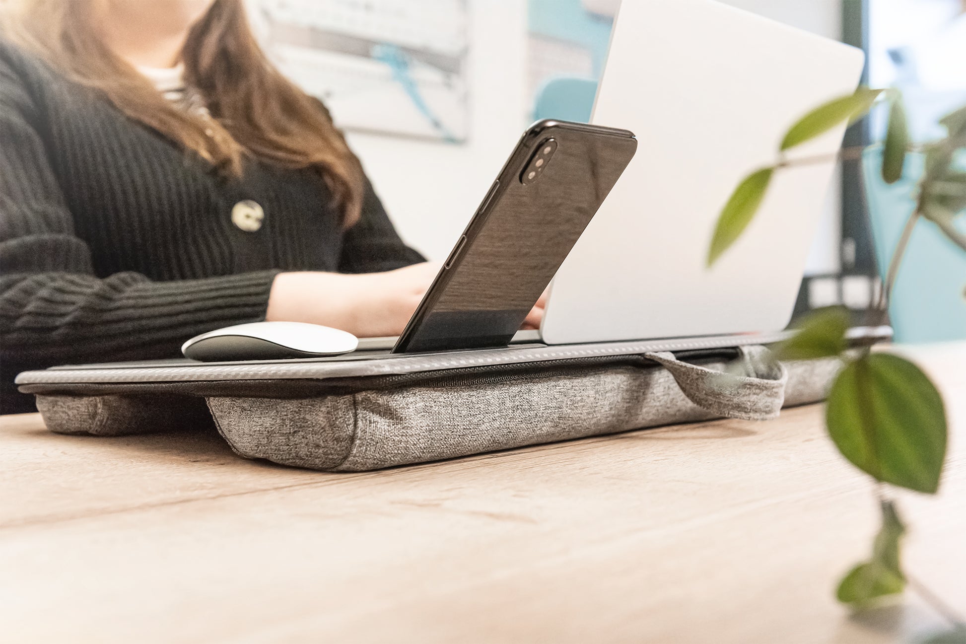 Digitus Laptop-Ständer – bis 17", mit Smartphone-Halterung, mit Mauspad – Grau