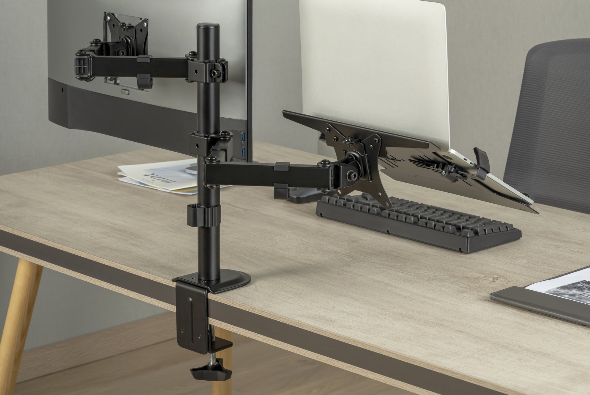 Digitus Monitorarm, Tischklemme/Tischdurchführung, bis 32", VESA 75 × 75/100 × 100 mm, 9 kg, schwarz