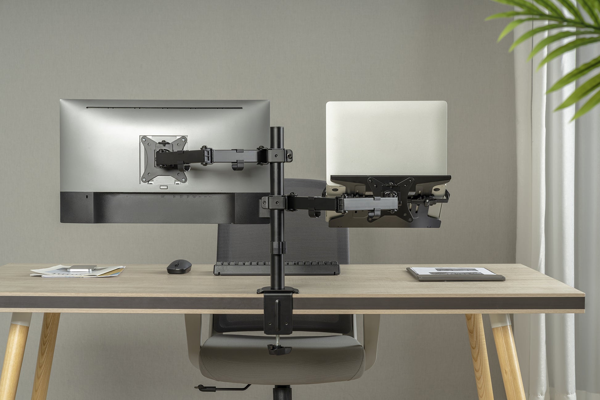 Digitus Monitorarm, Tischklemme/Tischdurchführung, bis 32", VESA 75 × 75/100 × 100 mm, 9 kg, schwarz
