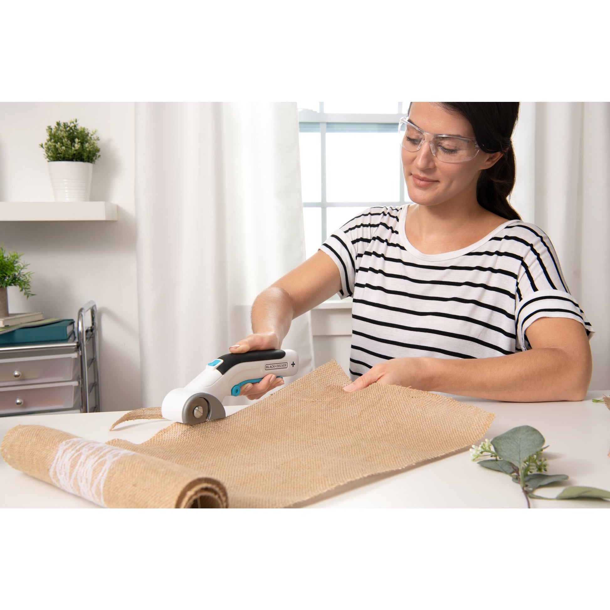 Black & Decker BLACK+DECKER Universalschneider – Trapezmesser, Weiss, 1 Stk.