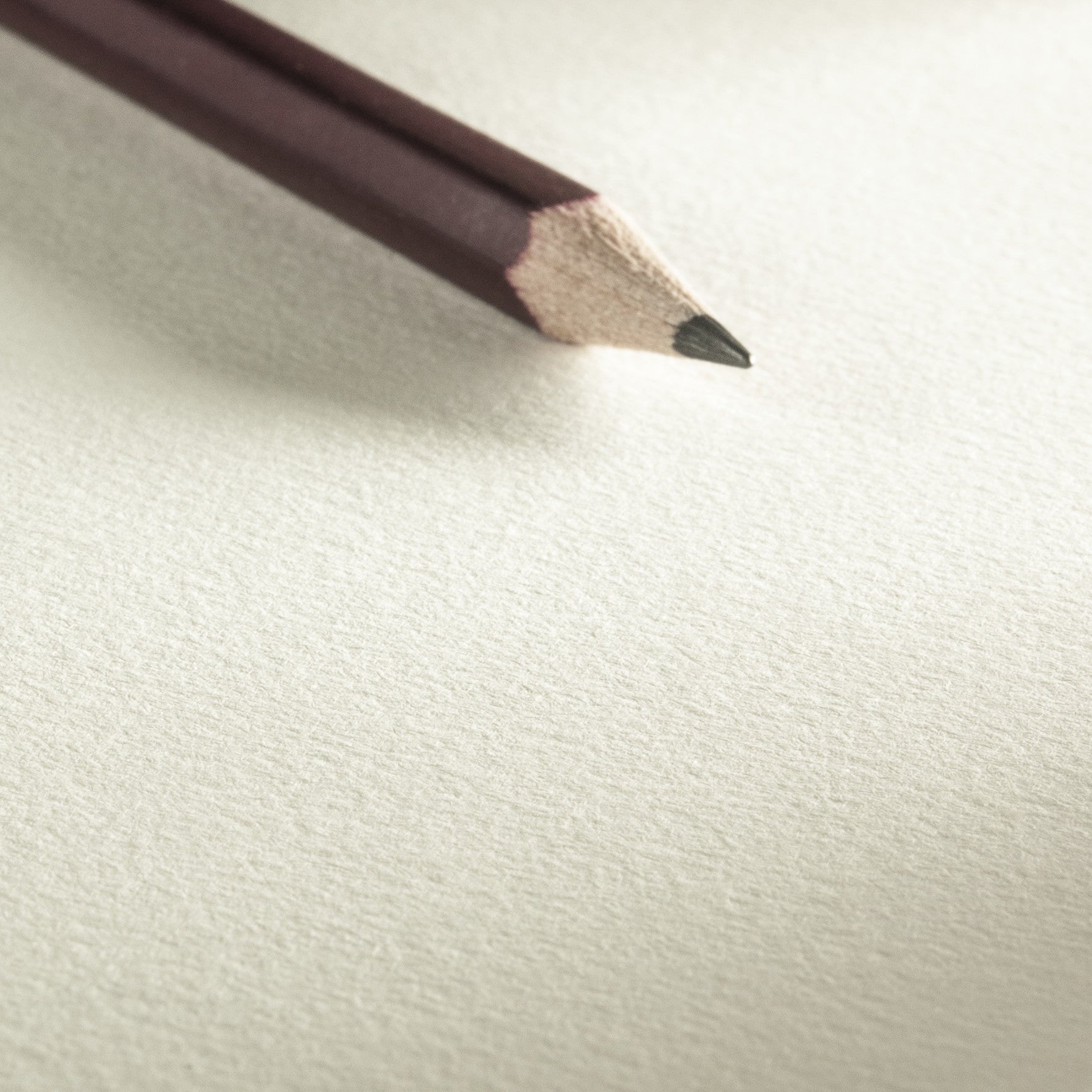 Hahnemühle Skizzenbuch – A4 – 120 g/m² – 64 Blatt – Schwarz – für Bleistift, Kohle & Tusche