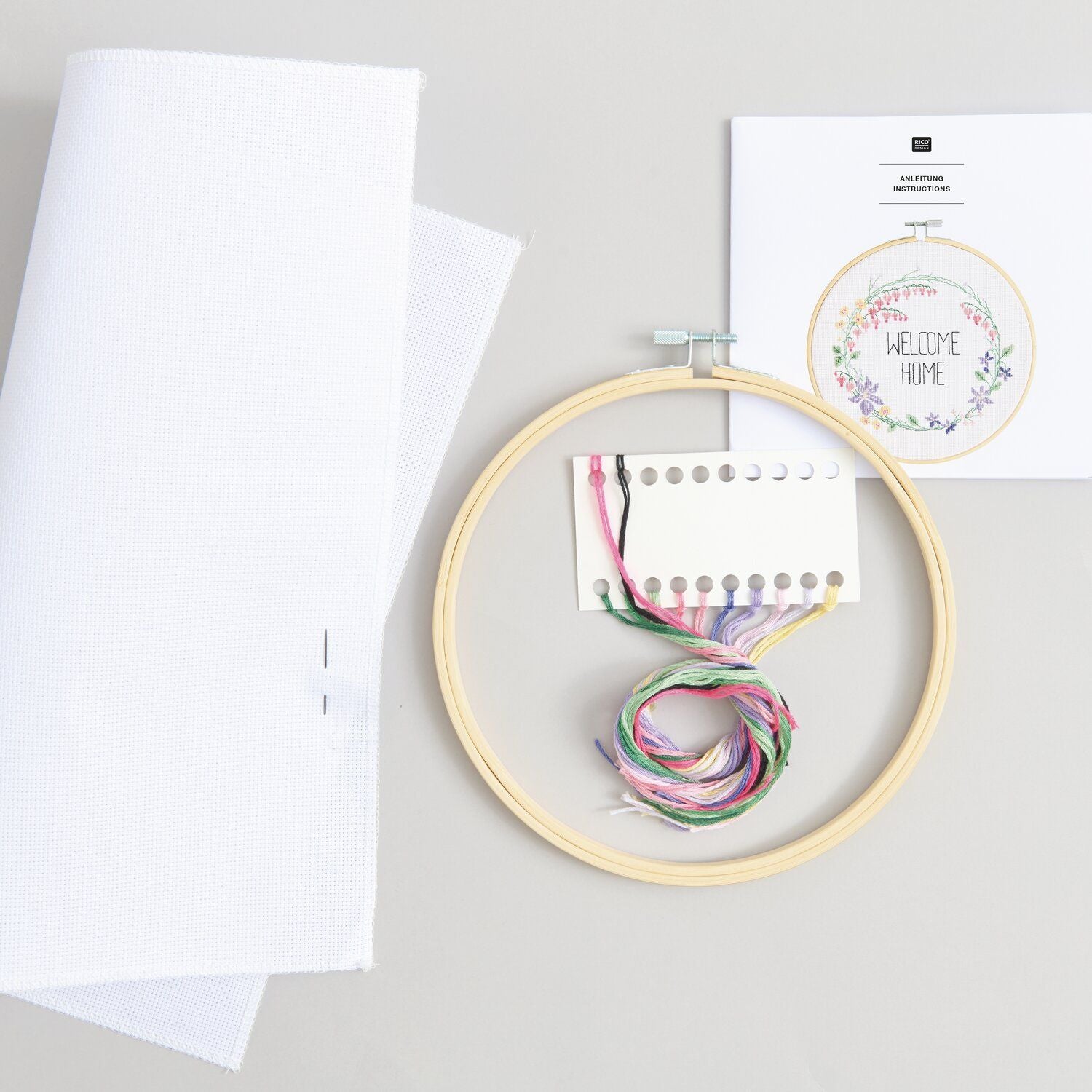 Rico Design Kreuzstich-Bastelset Blumenkranz – Ø 20 cm
