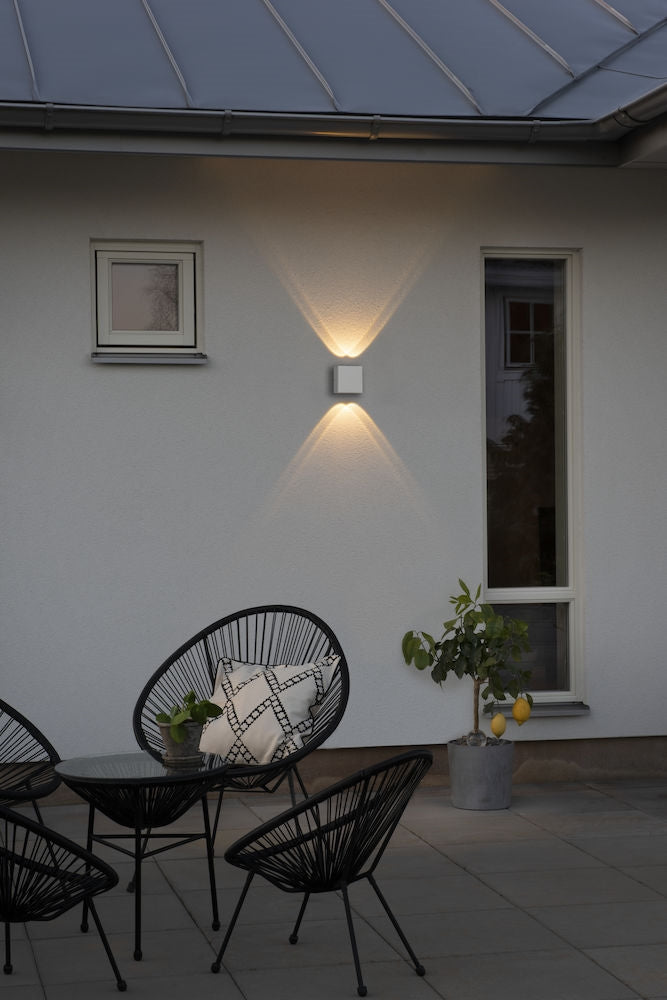 Konstsmide Aussenwandleuchte – Warmweiss, 3000 K – IP54 – Netzbetrieb – LED fest verbaut – Anthrazit, Aluminium