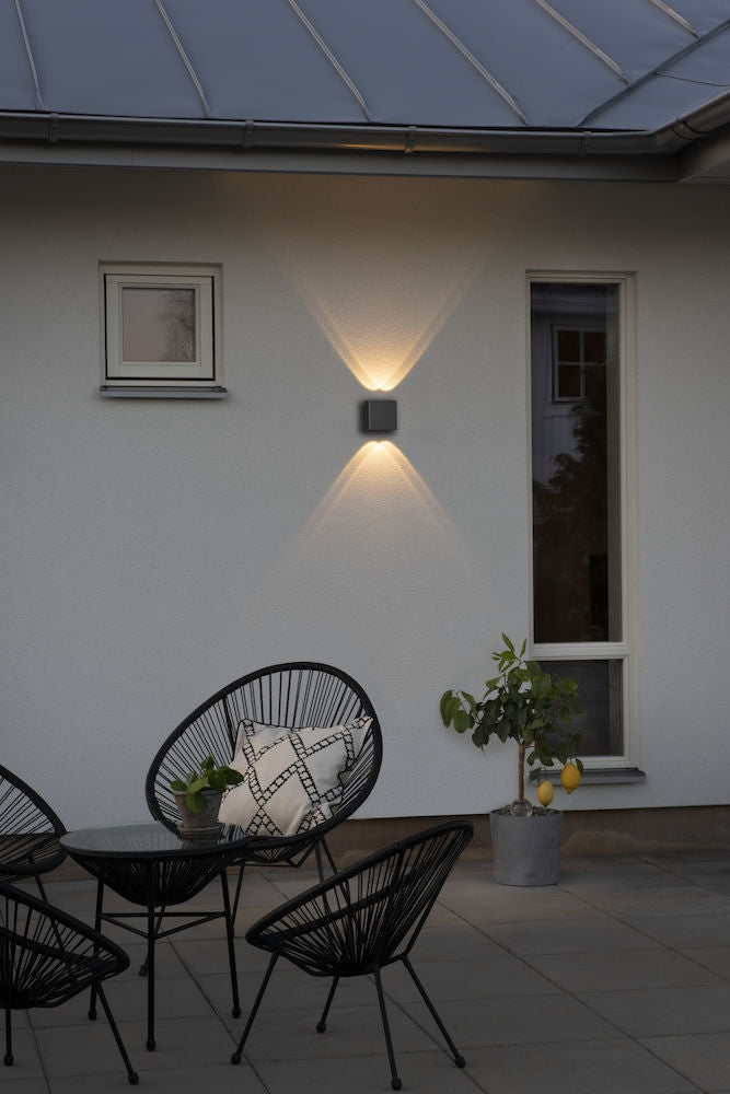 Konstsmide Aussenwandleuchte – Warmweiss, 3000 K – IP54 – Netzbetrieb – LED fest verbaut – Anthrazit, Aluminium
