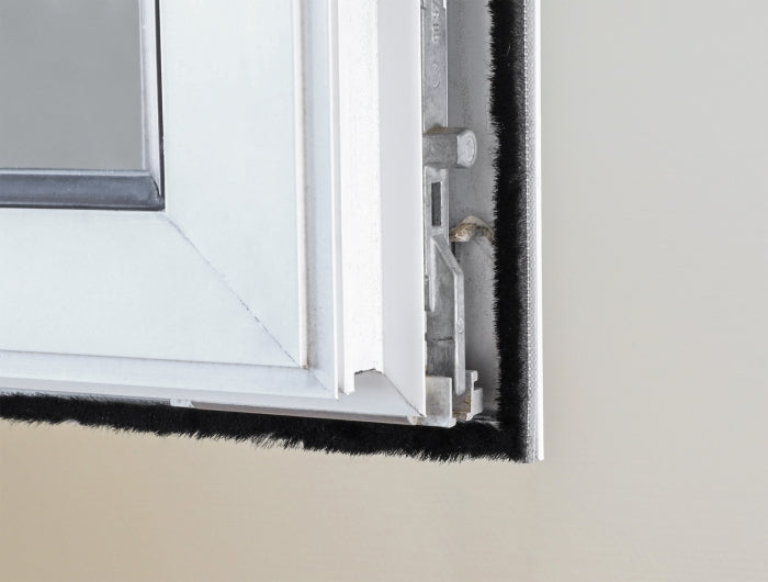 DeLOCK Bürstenstreifen – 15 mm × 5 m, Kunststoff, Schwarz, selbstklebend, für Tür, Fenster