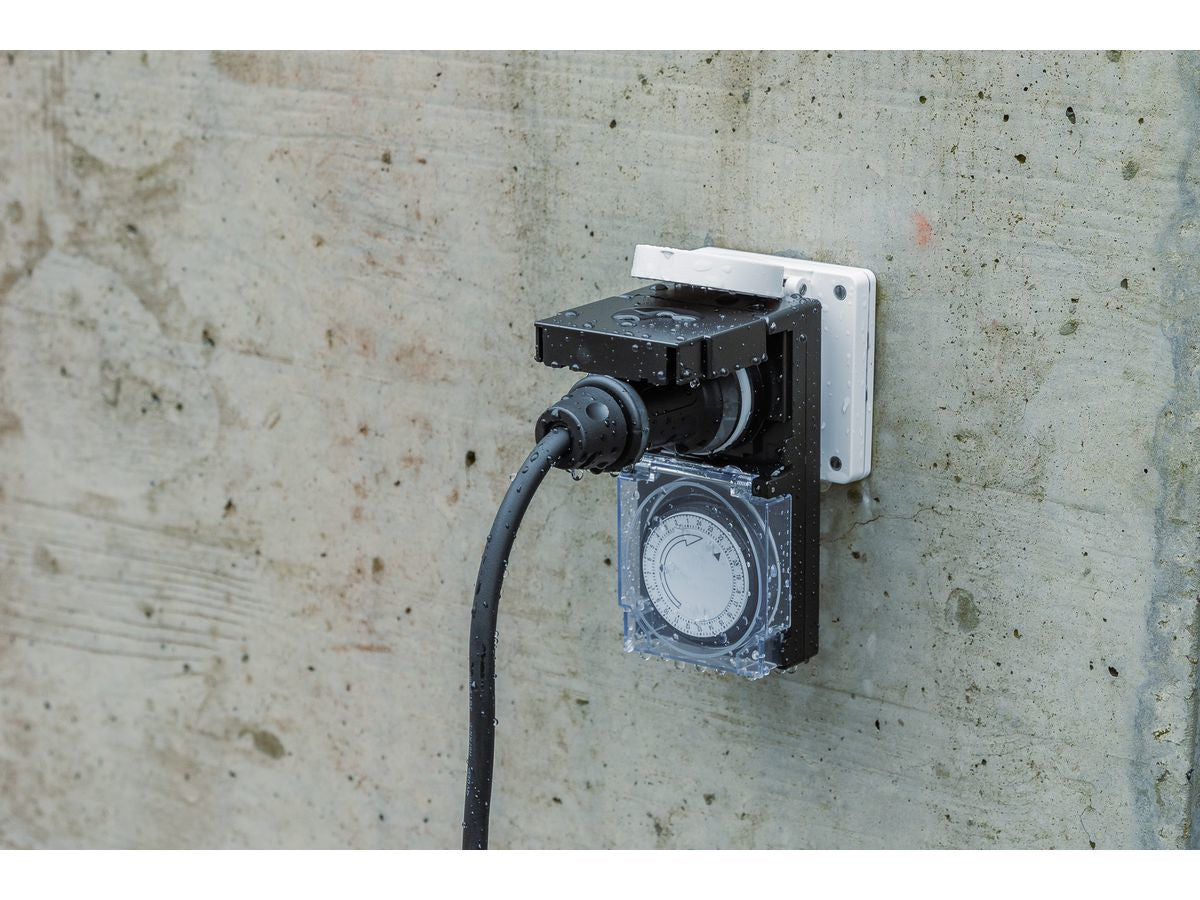 Max Hauri AG Max Hauri Zeitschaltuhr mechanisch (DIN-Schiene) – 24 h, IP55, Zwischenstecker – Schwarz