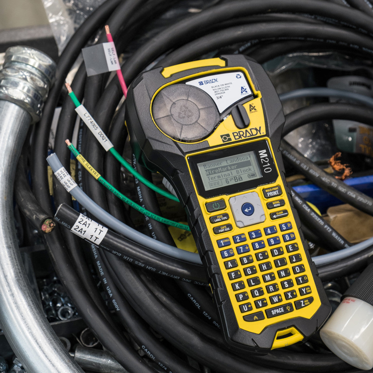 Brady M210 – Beschriftungsgerät