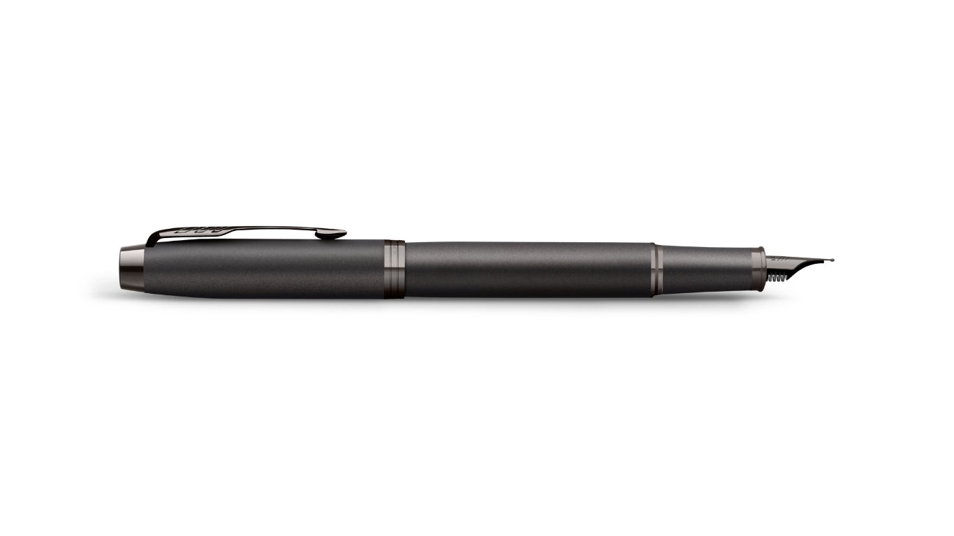 Parker IM Monochrome – Mittlere Feder – für Rechts- & Linkshänder – Titan, blau – Patronen