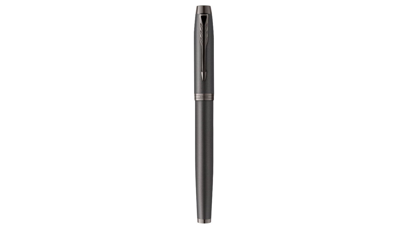Parker IM Monochrome – Mittlere Feder – für Rechts- & Linkshänder – Titan, blau – Patronen