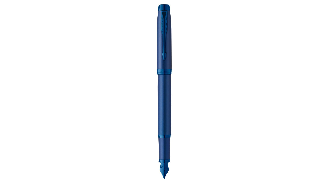 Parker IM Monochrome – Mittlere Feder – für Rechts- & Linkshänder – Blau – Patronen