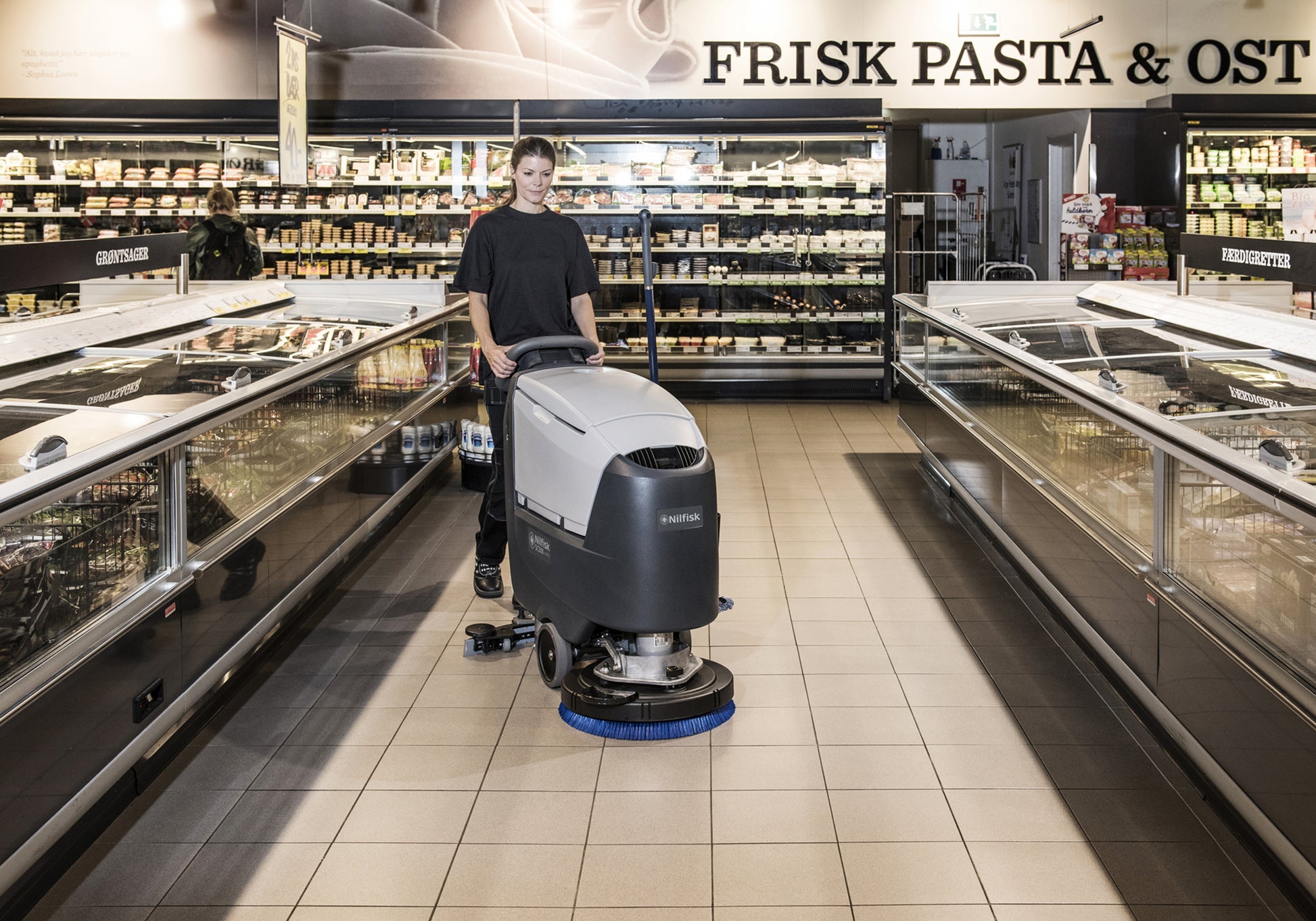 Nilfisk SC500 53B – Scheuersaugmaschine – Arbeitsbreite 53 cm, Tank 45 l, Akku, Grau