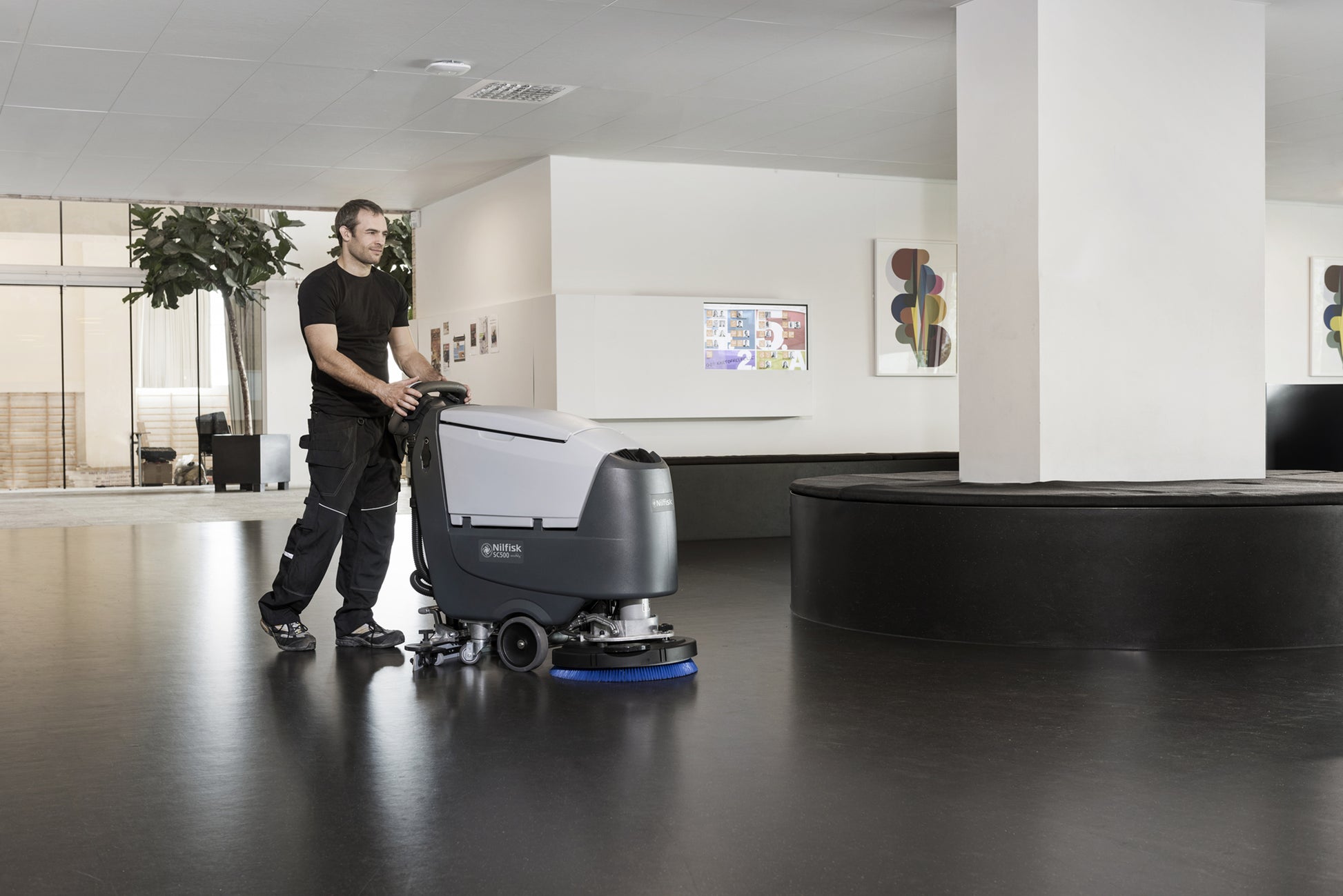 Nilfisk SC500 53B – Scheuersaugmaschine – Arbeitsbreite 53 cm, Tank 45 l, Akku, Grau