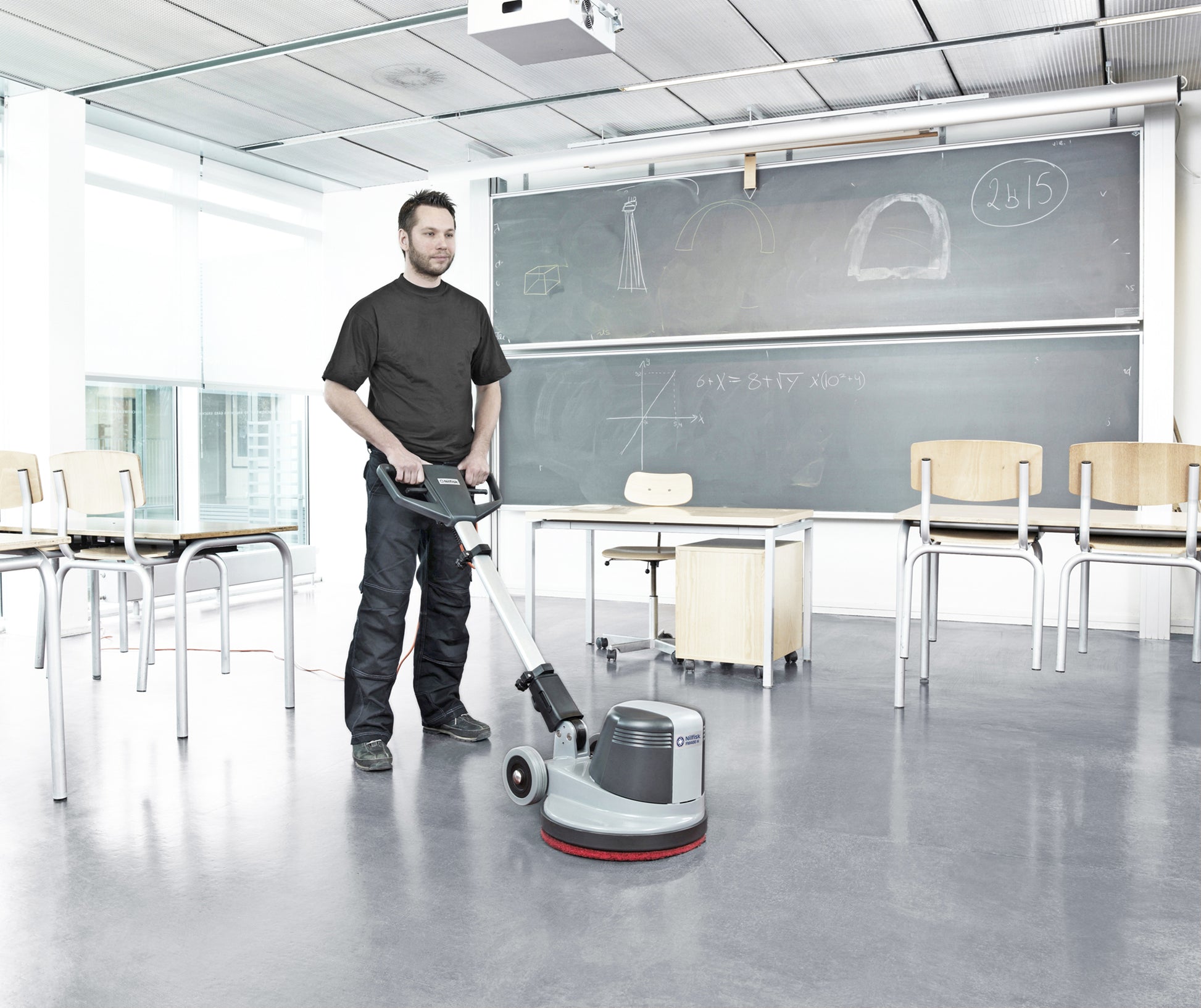 Nilfisk FM400D – Einscheibenmaschine – Ø 43 cm, 110 W, 370 U/min, Grau