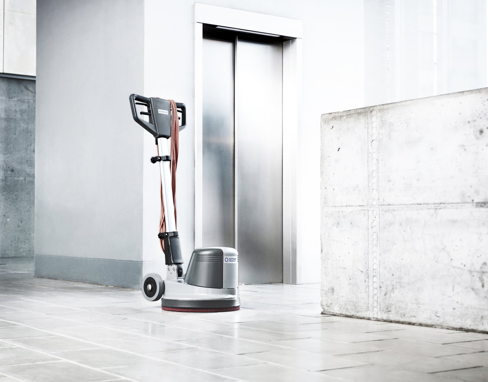 Nilfisk FM400L – Einscheibenmaschine – Ø 43 cm, 1100 W, 180 U/min, Grau