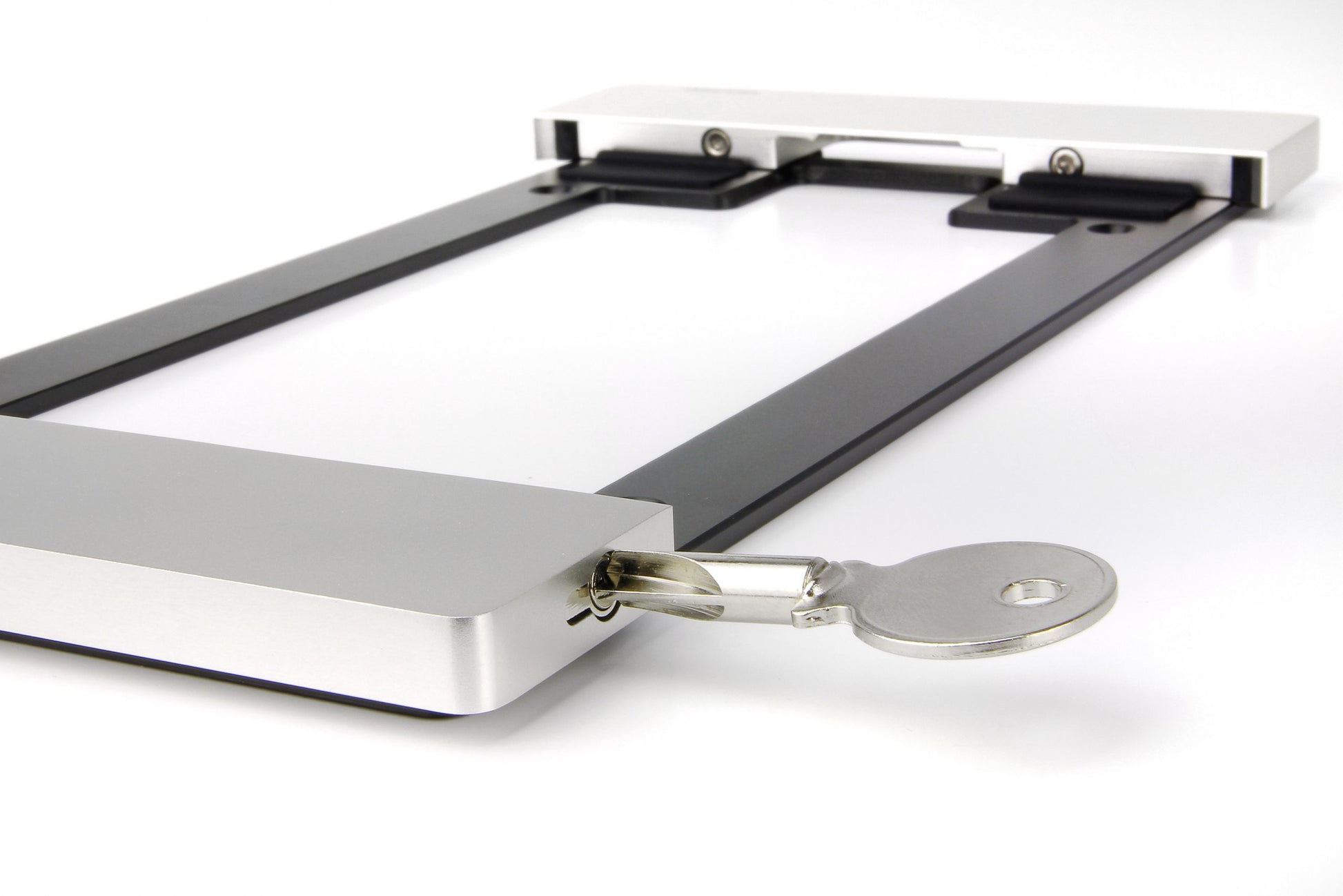Smart Things Tablet-Wandhalterung für Apple iPad bis 10,5" – abschliessbar – Silber