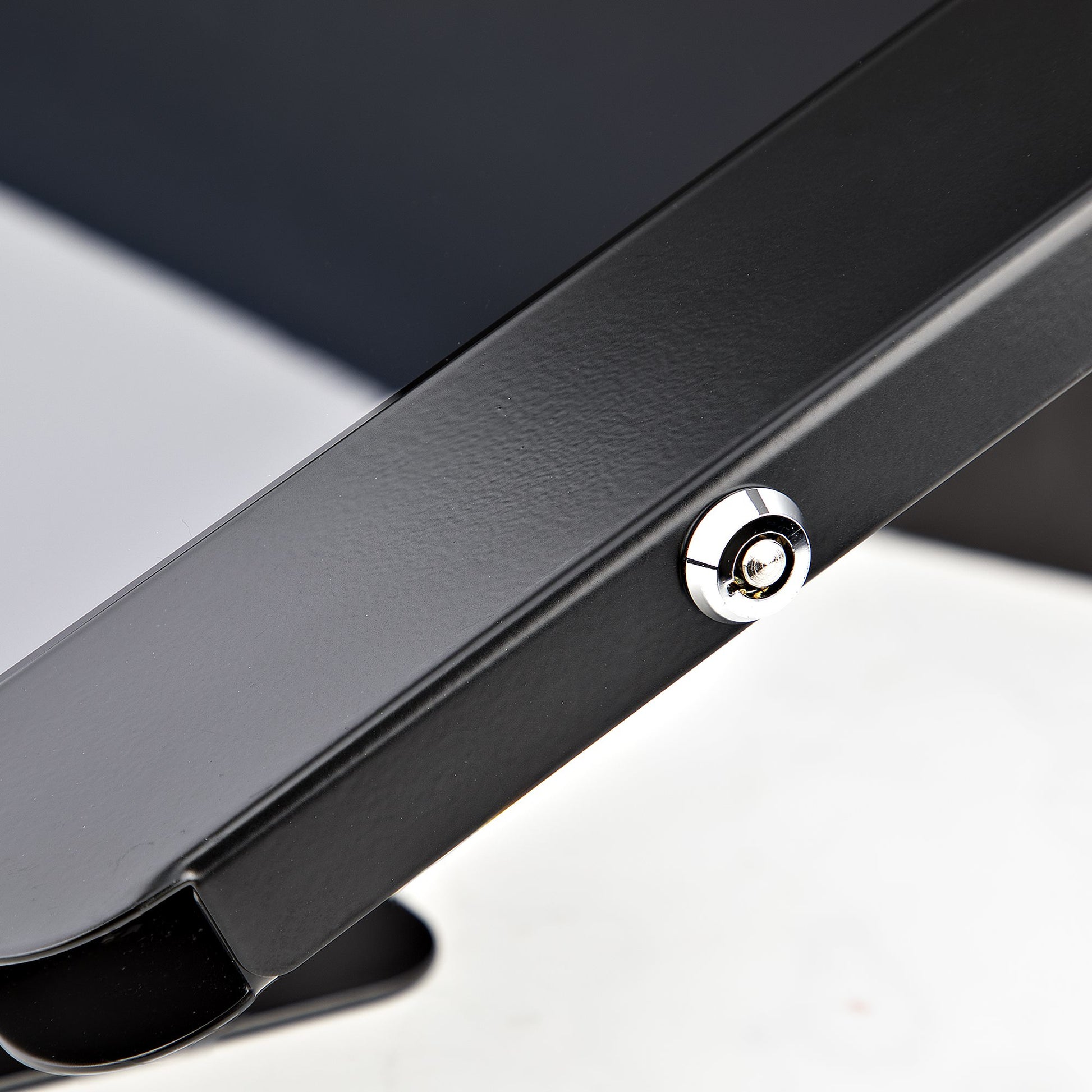 StarTech.com Tablet Tisch-/Wandhalterung – für Tablets bis 10,5" – abschliessbar, 2 Schlüssel – Schwarz