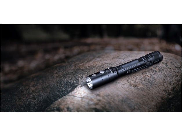 Fenix Taschenlampe LD22 V2.0 – 800 lm, 214 m, IP68, Akku 1100 mAh, 7 Modi – Schwarz