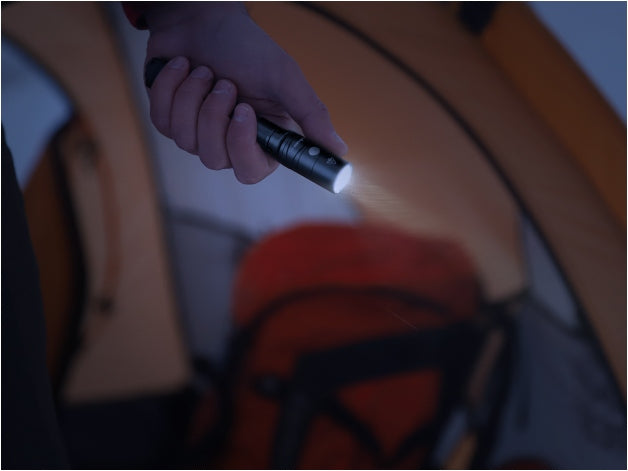 Fenix Taschenlampe LD22 V2.0 – 800 lm, 214 m, IP68, Akku 1100 mAh, 7 Modi – Schwarz
