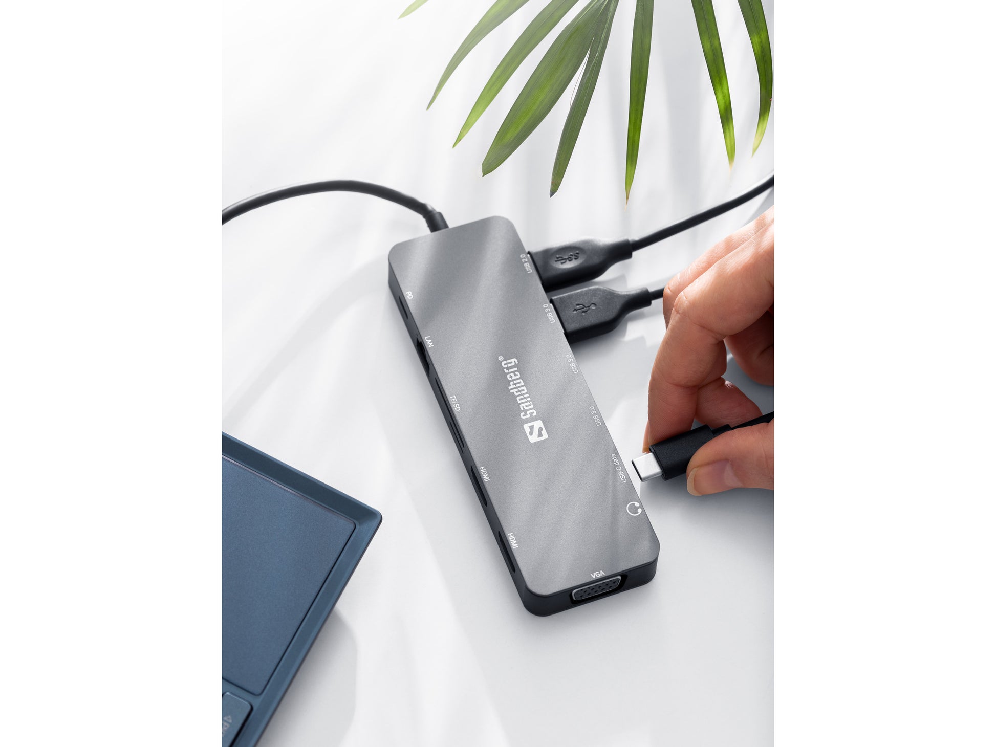Sandberg Multiport-Adapter – USB-C, 2× HDMI, 1× VGA, 4× USB-A, 100 W PD, GbE, für Windows/Mac