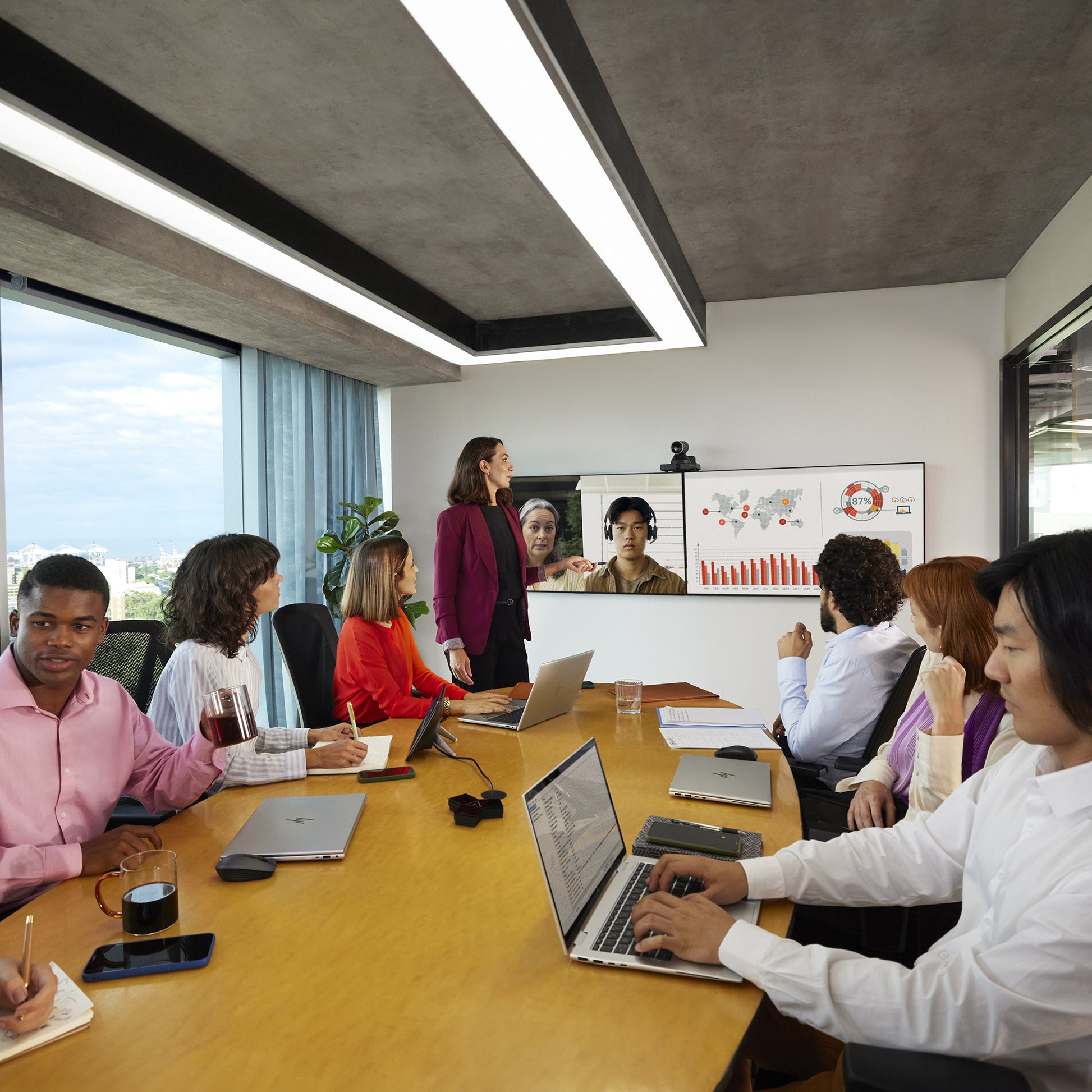 HP Poly Poly Studio E60 – PTZ-Kamera, 4K, 12× optischer Zoom