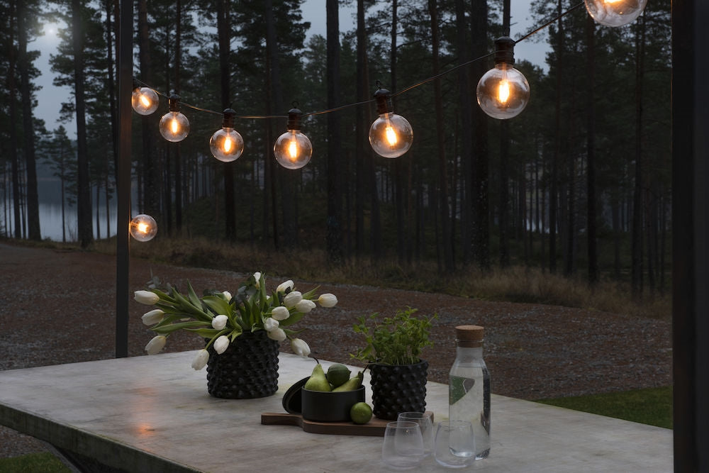 Konstsmide Lichterkette 9,15 m – Bernstein, 10 LEDs, dimmbar, IP44 – 1 Stk., Schwarz/Transparent – 2395-800