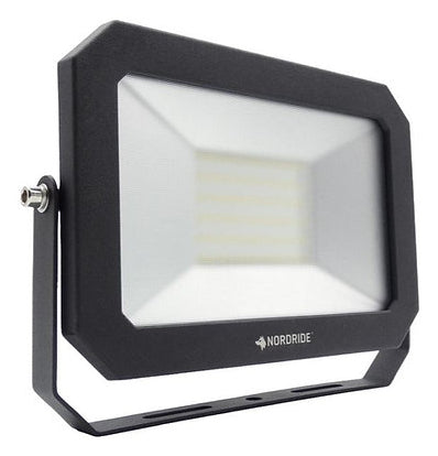 NORDRIDE Aussenwandleuchte – 24×15 cm – 5750 lm, 50 W – Kaltweiss, 5000 K – IP65 – Netzbetrieb – Schwarz
