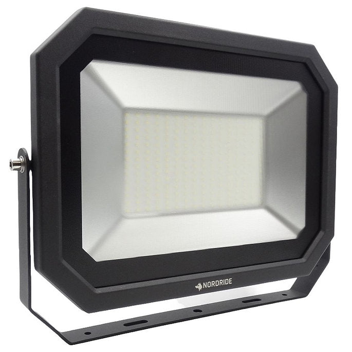 NORDRIDE Aussenwandleuchte Flat – 42×28 cm – 17'250 lm, 150 W – Kaltweiss, 5000 K – IP65 – Netzbetrieb – Schwa