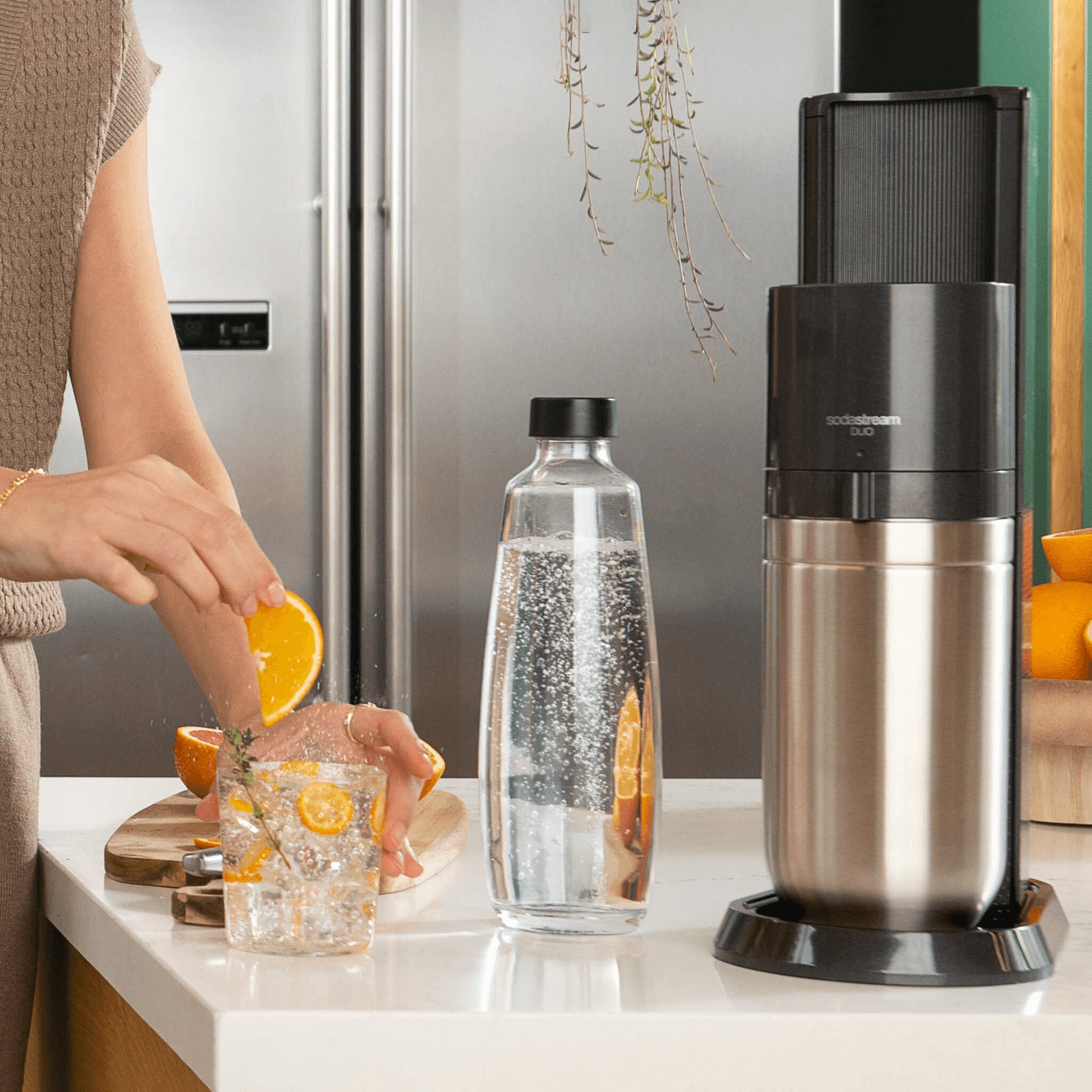 SodaStream Wassersprudler Duo – 60 l Zylinder, 2 Glasflaschen – schwarz