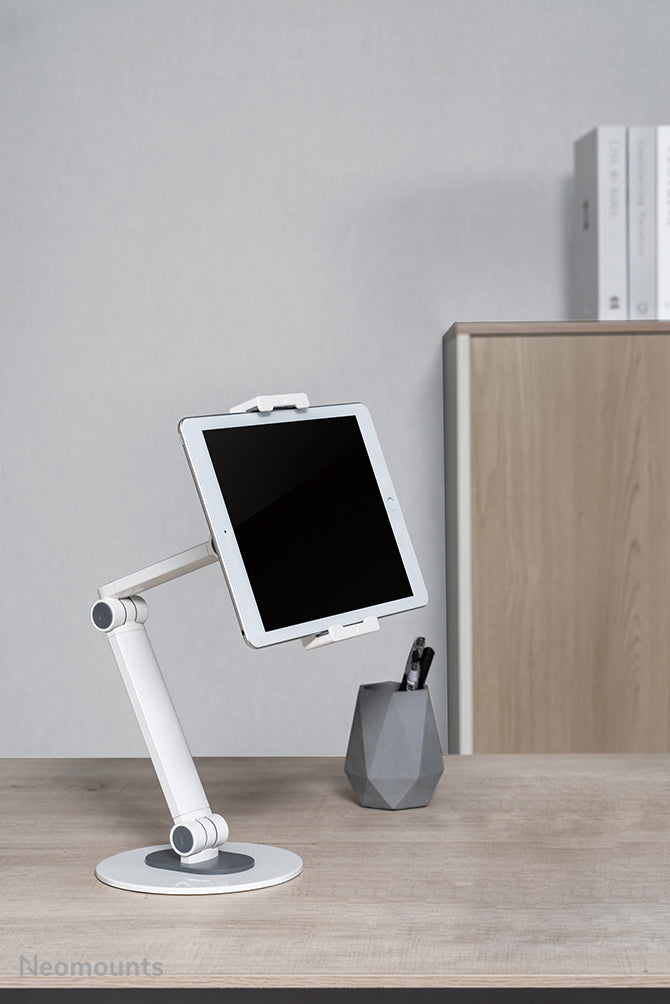 Neomounts Tablet-Ständer – 4,7–12,9″, neigbar, höhenverstellbar – Weiss