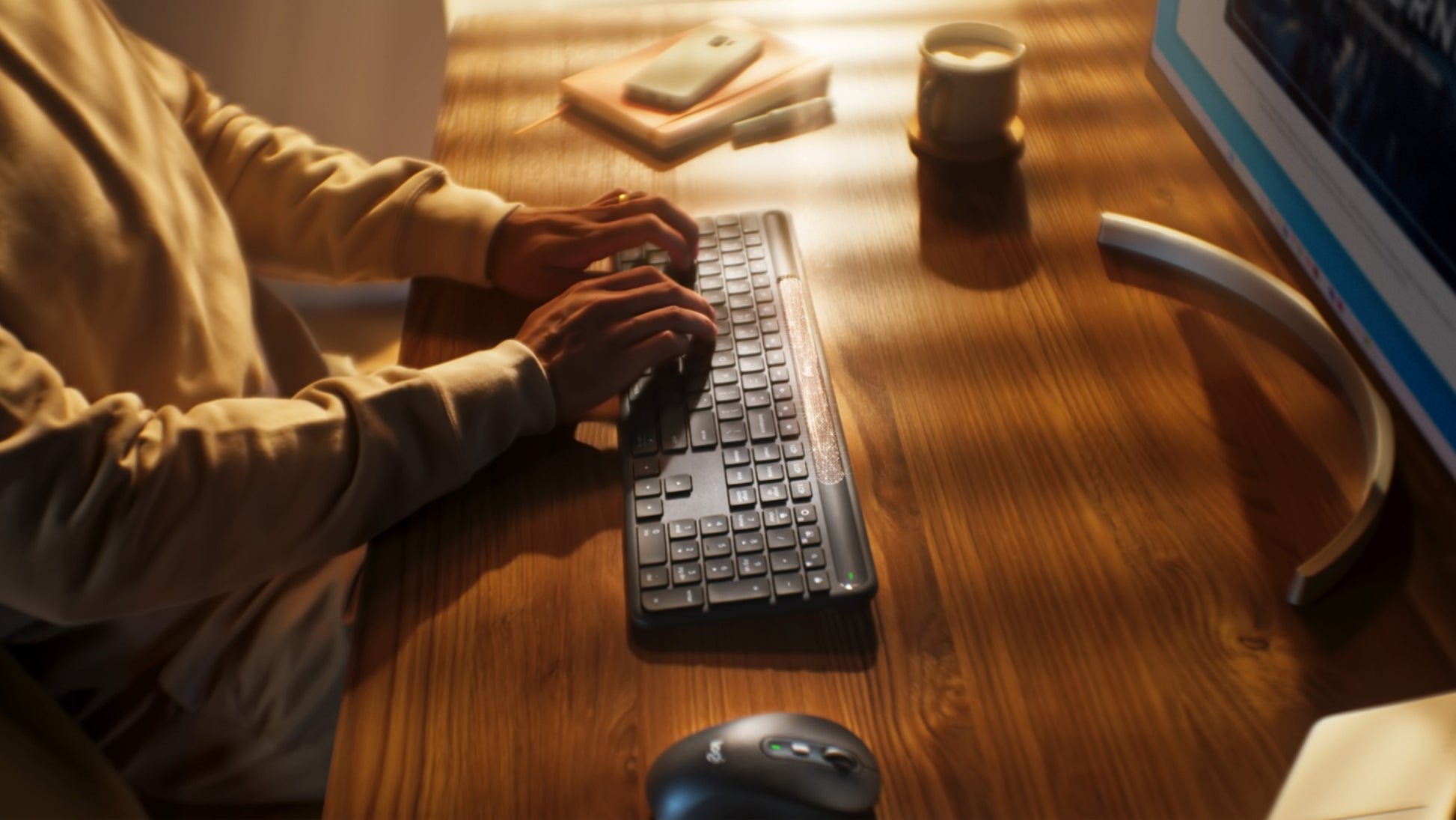 Logitech Signature Slim Solar+ K980 – Tastatur – Bluetooth & 2,4 GHz – Solar (integrierter Akku) – Graphit