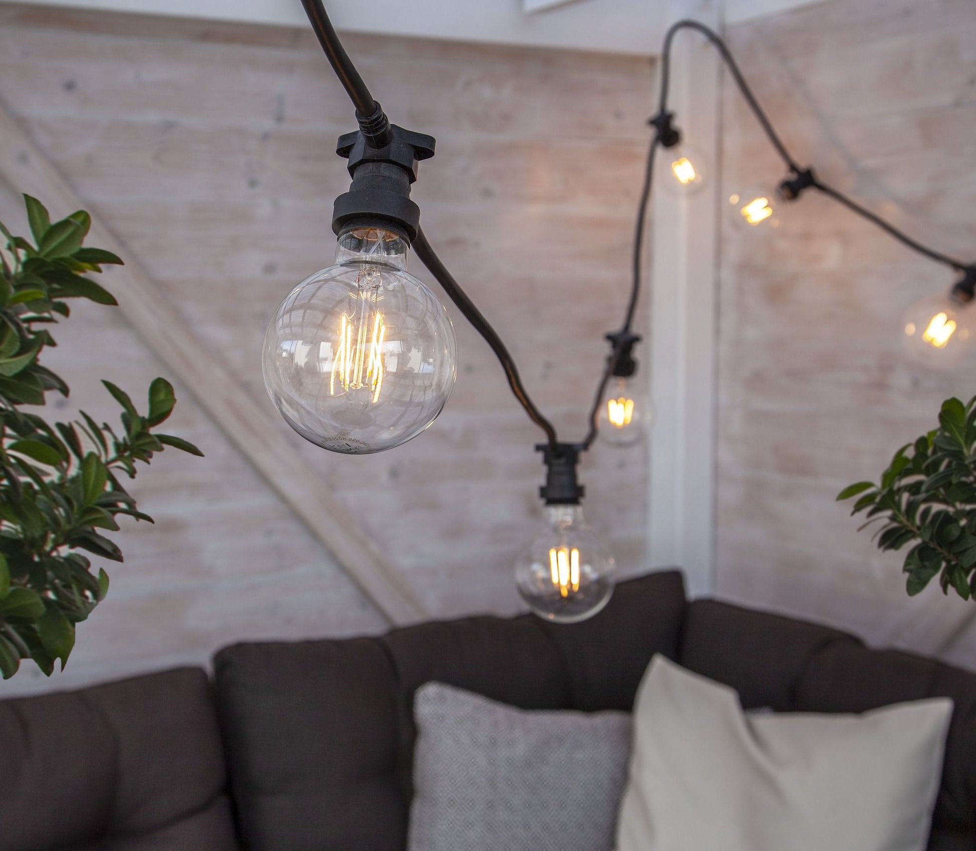M. Schönenberger Schönenberger Lichterkette SOLO – 20 m – 20 W – IP44 – Netzbetrieb – 20 Lampen – Schwarz