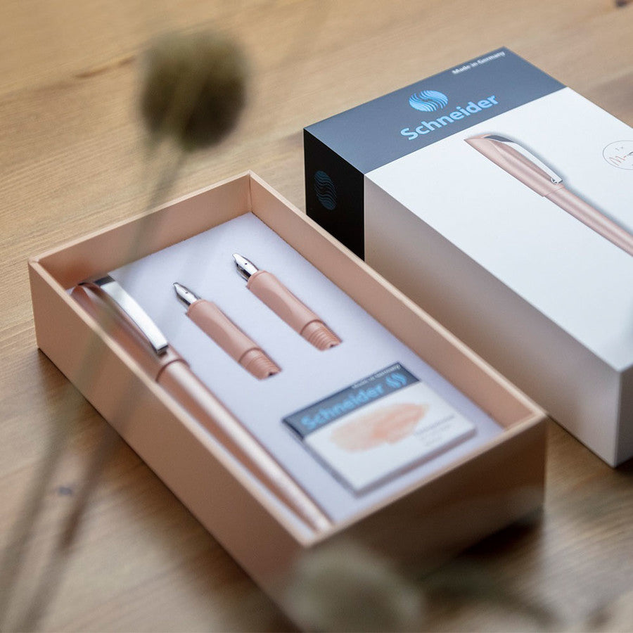 Schneider AG Schneider Callissima Kalligrafie Set – 1,1/1,5/1,8 mm – für Rechts- & Linkshänder – Aprikose – Patronen