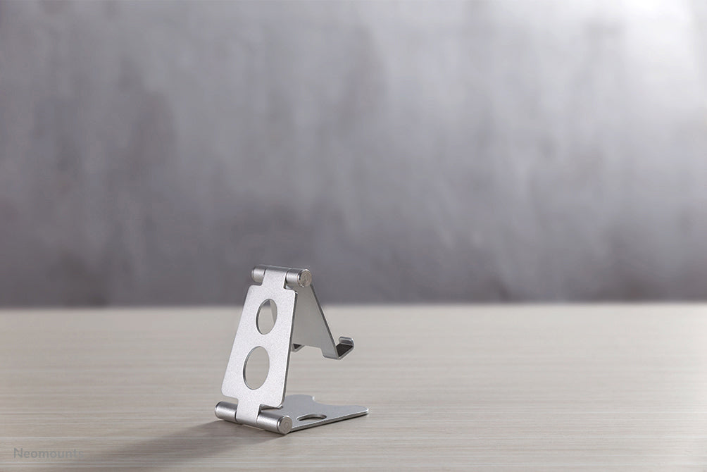 Neomounts Tischständer, faltbar, verstellbar – für bis 4,7" – Silber, Aluminium