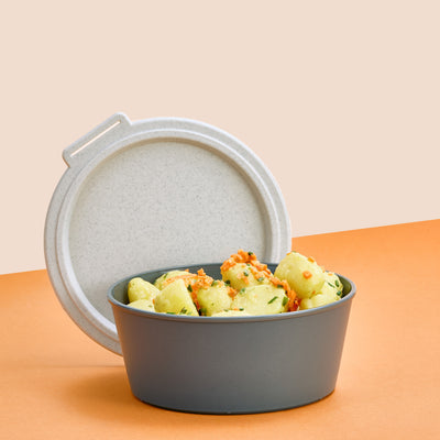 Koziol Salatschüssel – 1,3 l, Kunststoff (biozirkulär), mit Deckel, spülmaschinenfest, mikrowellengeeignet