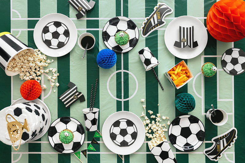 PartyDeco Tischdecke – 120×180 cm, Dunkelgrün/Weiss, Fussballfeld