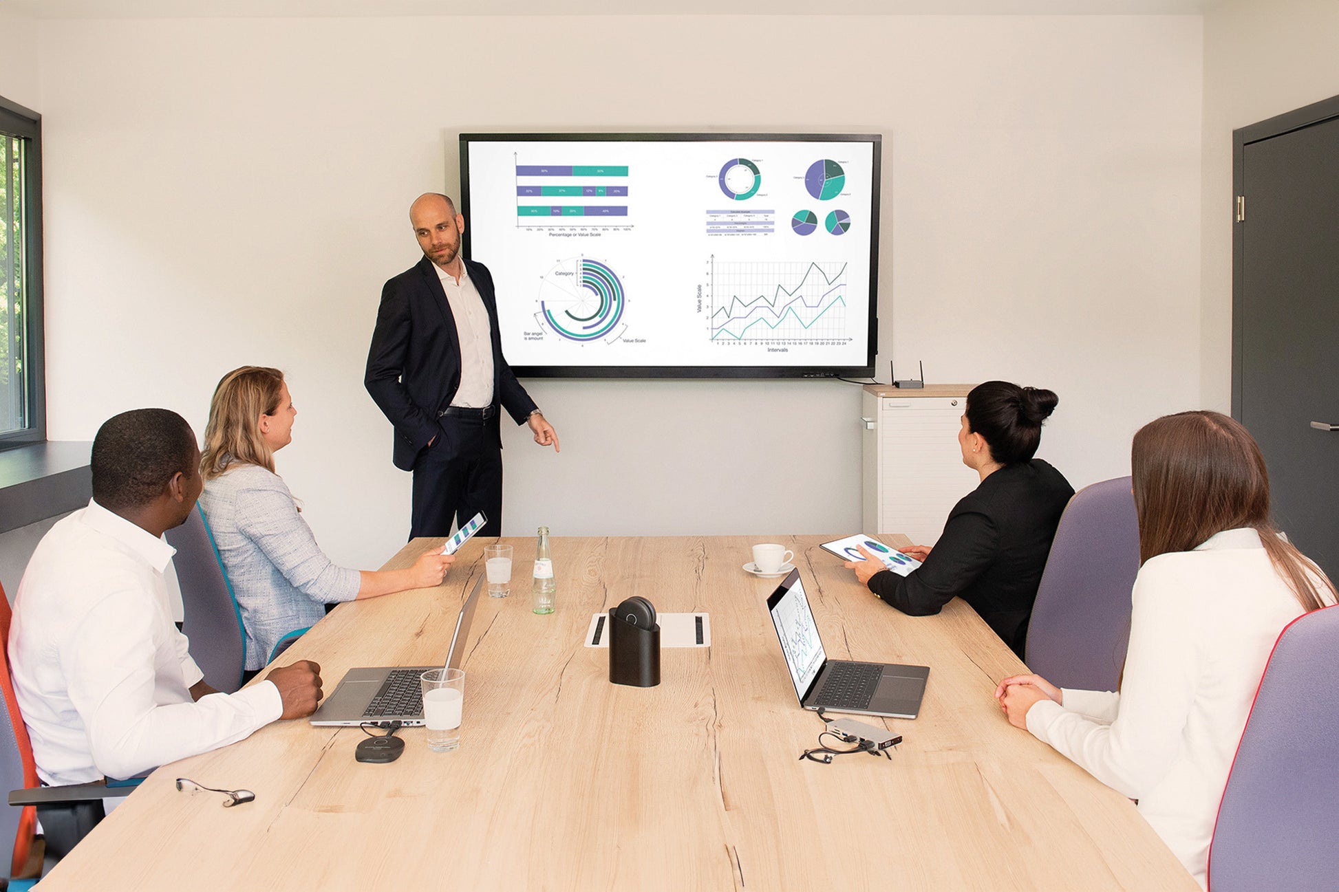 Digitus Click & Present Pro – Drahtloses Präsentationssystem – 4K, HDMI, Schwarz/Grau