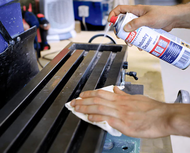 TESA Kleber-/Etikettenentferner für Glas, Metall, Kunststoff – Spraydose (Aerosol) – 500 ml