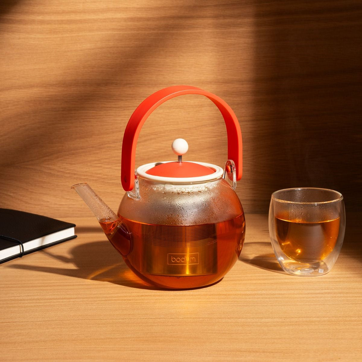 Bodum Teekanne Assam – 1 l, 20,2 × 22,0 × 14,6 cm, Borosilikatglas/Bambus, mit Edelstahlfilter