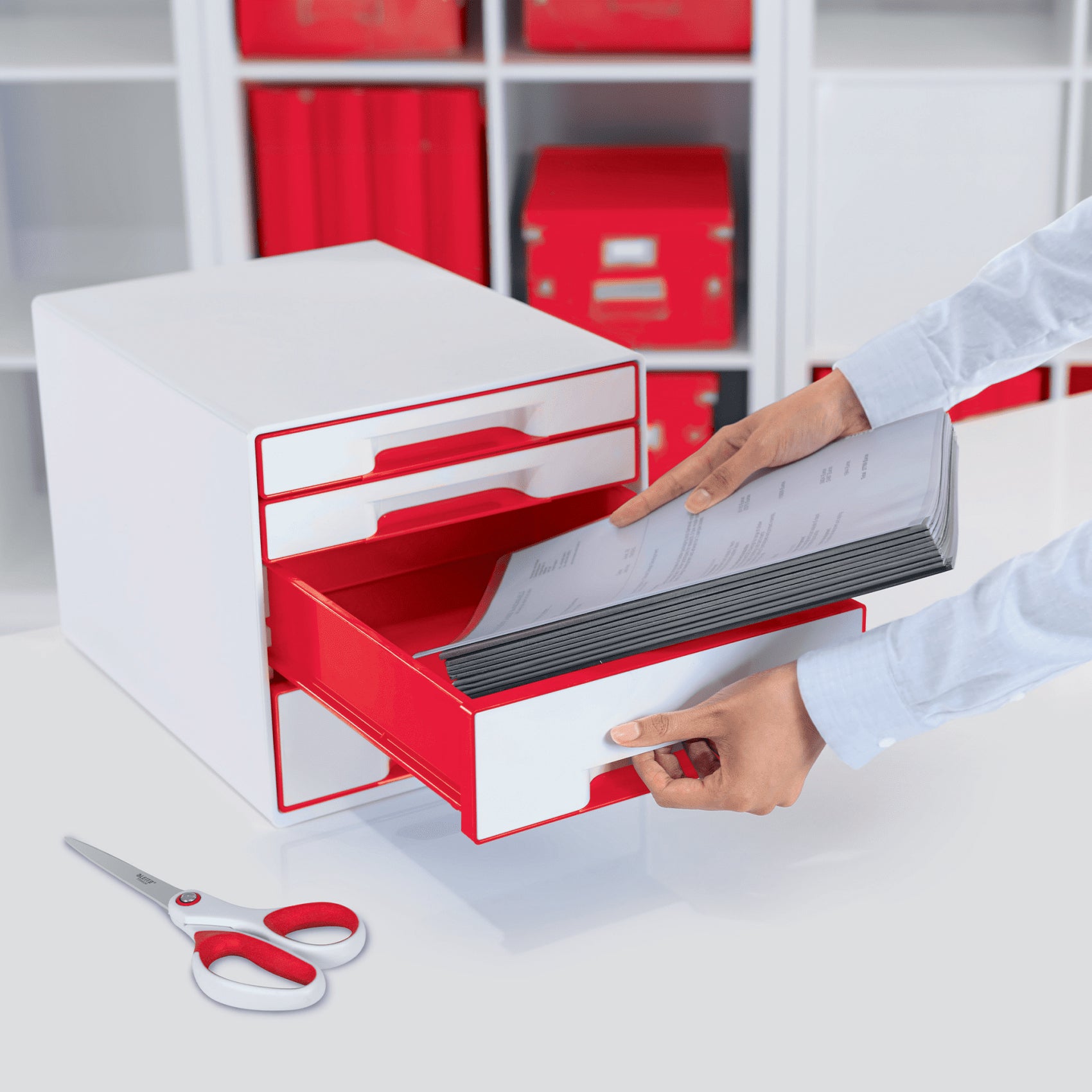 Leitz WOW CUBE Schubladenelement – 4 Schubladen, für A4+, weiss/rot, B 287 × H 363 × T 270 mm